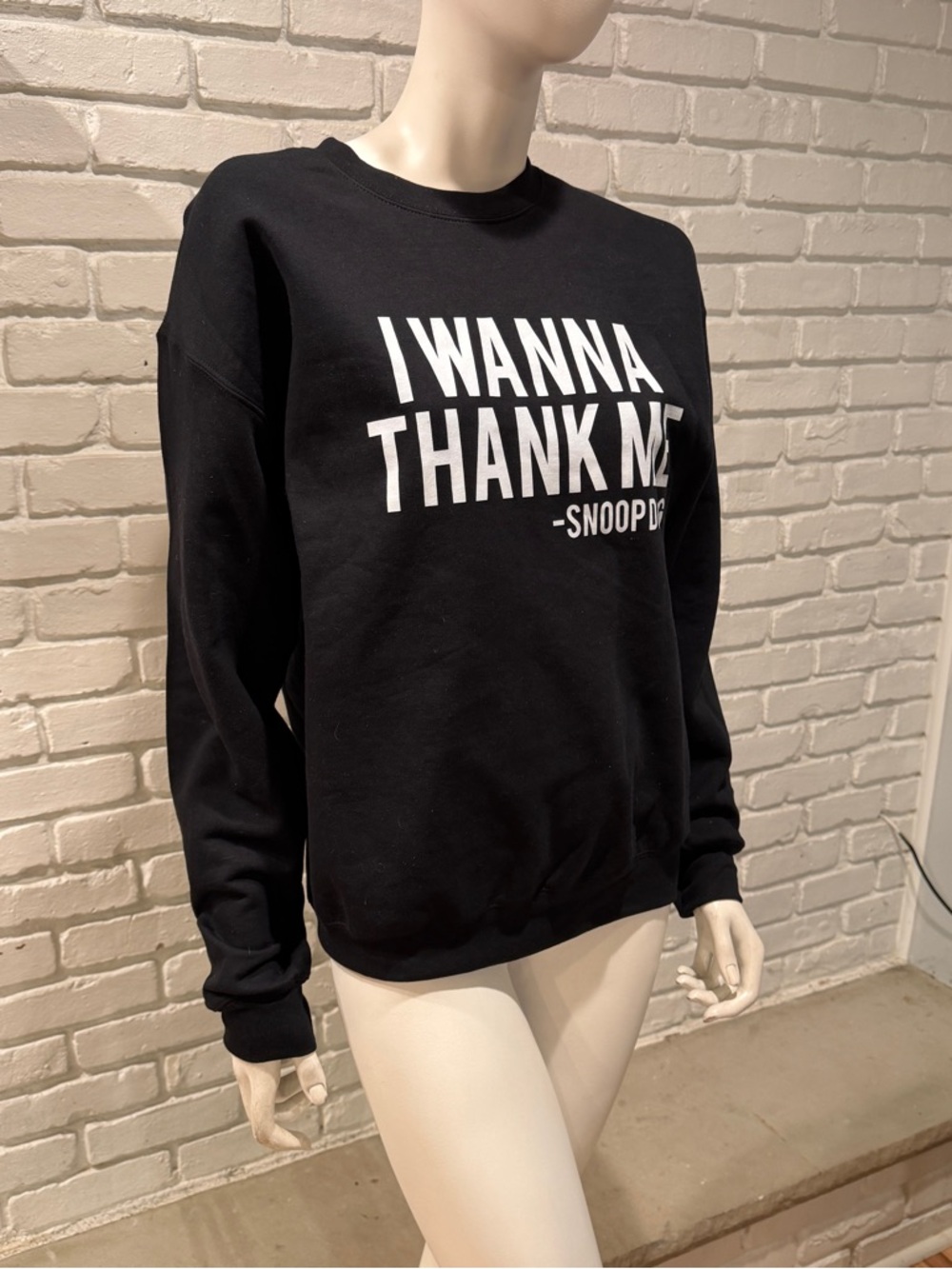 I wanna thank me Snoop Dogg sweatshirt black, and white crewneck loungewear - Picture 4 of 6